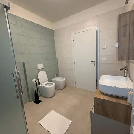 Beverara Trilocale Ristrutturato Zona Navile Apartment *